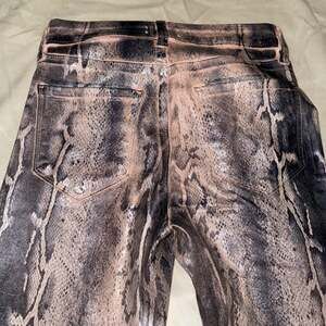 L'AGENCE Margot High Rise Skinny Jeans in Petal Black Snake Foil